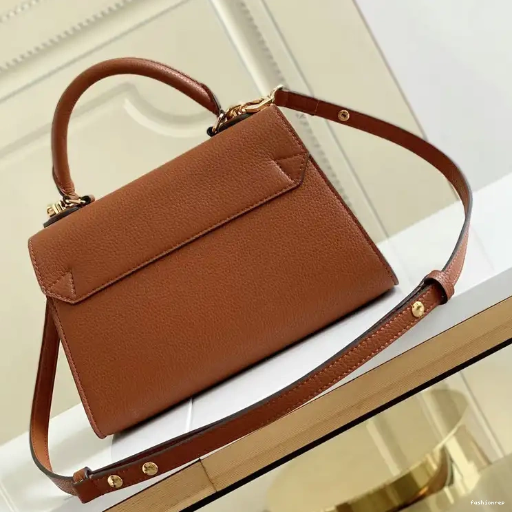 Fashionrepsfam ru LV 2110YA0042 Bags 0817